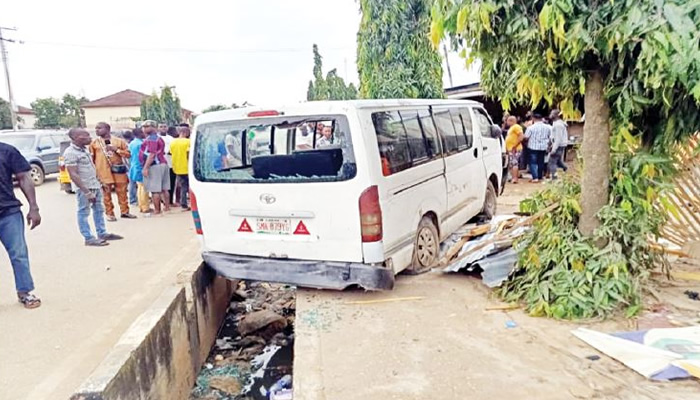 Bus crashes into Lagos shops, kills mother, daughter— Report