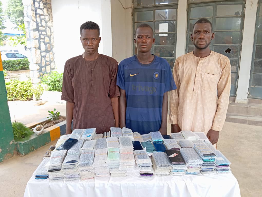 Three notorious burglars caught with 671 stolen phones in Kano— Report