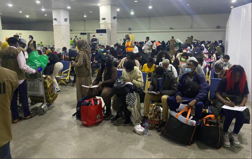 BREAKING: FG receives 108 Nigerian migrants stranded in Niger