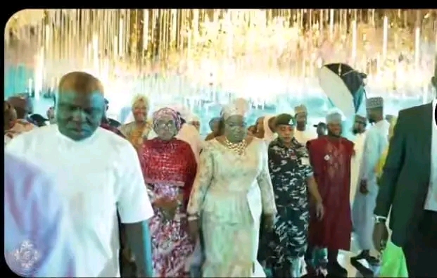 Mixed Reactions As Tinubu’s Daughter Being Hailed As ‘Queen Of Nigeria’ In A Viral Video 