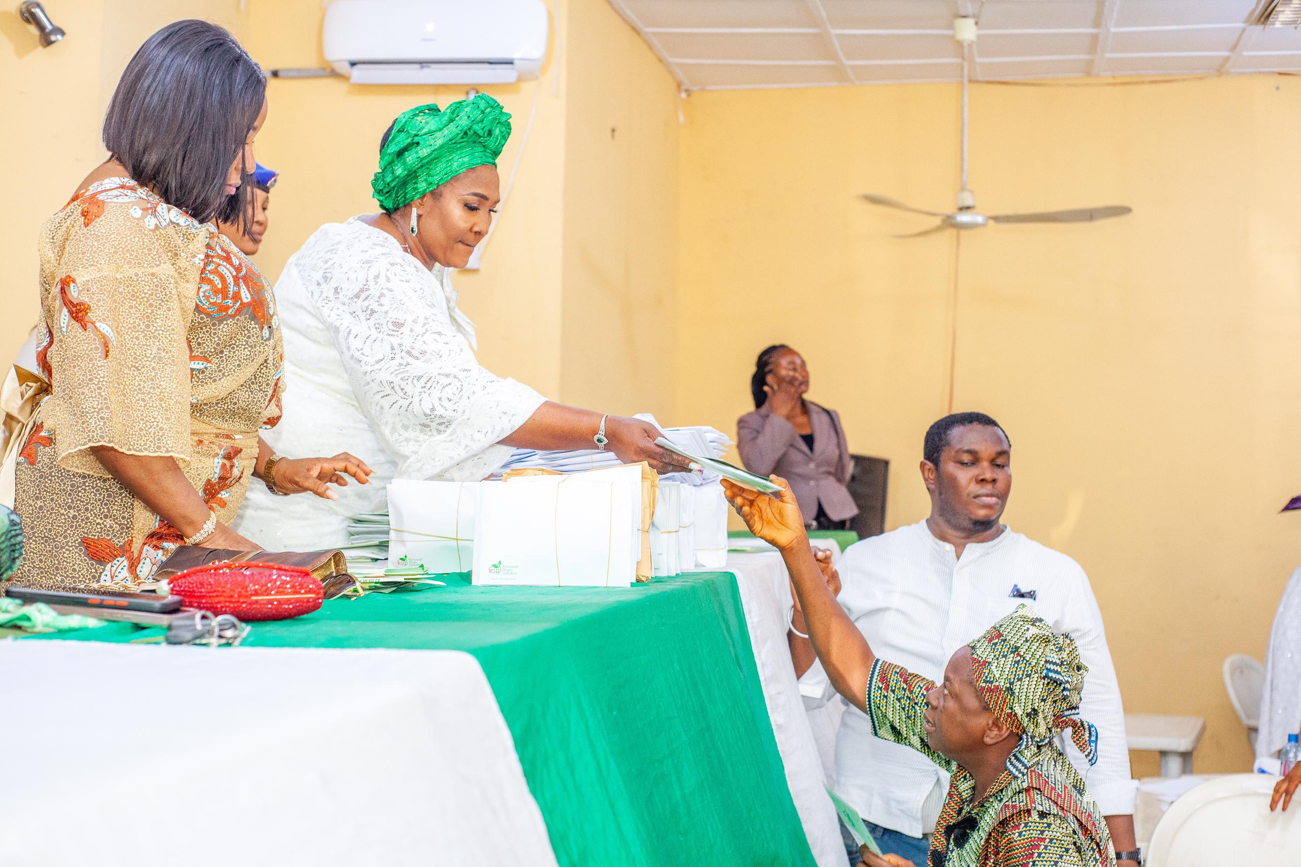 Nigeria’s First Lady empowers aged people with N25million in Osun