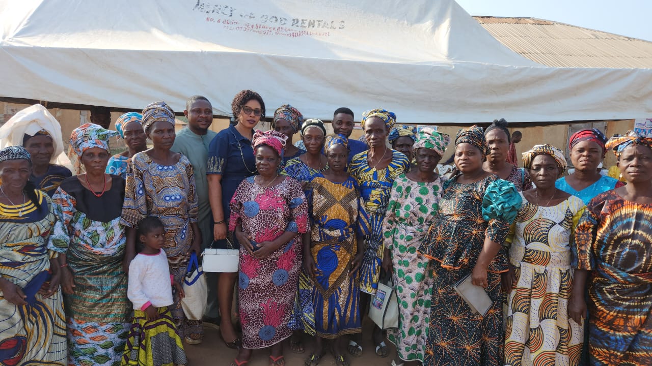 Ekiti: Hon. Idowu Odebunmi Celebrates Christmas With Widows And Aged