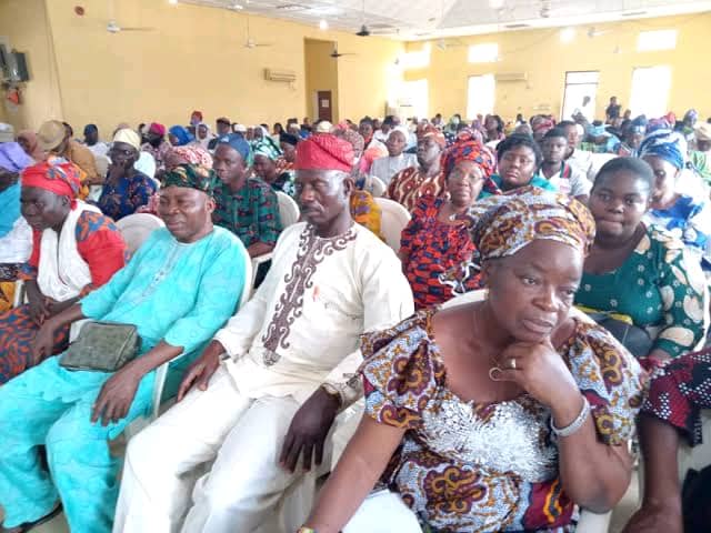 Osun retirees receive palliative money, shower blessings on Governor Adeleke