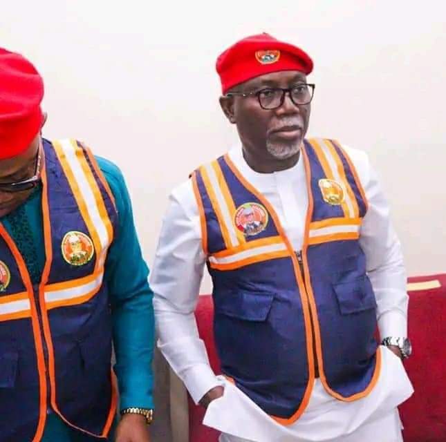 PHOTO: Aiyedatiwa’s red beret seal causes uproar in Ondo ahead of Guber poll