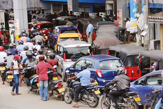 BREAKING: Queues return as fuel scarcity hits Abuja, five states