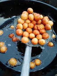 Tragedy As Trader slumps, dies after selling Puff Puff In Osogbo