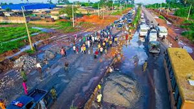 Motorists groan over Sagamu–Ijebu Ode federal road